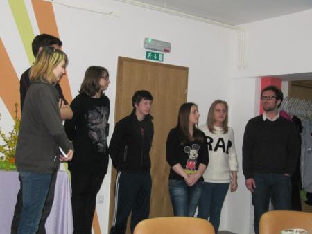 Okrogla miza Otrok v rejništvu = otrok med dvema družinama 27